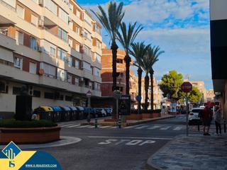 Piso en Las Piscinas Naturales. Apartamento reformado con terraza, en la provincia de alicante,