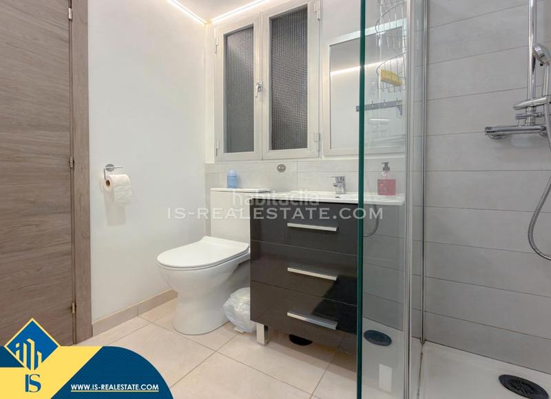 Foto 2af329f8-cbf7-4666-988c-af255dd0c303. Apartamento  renovado con terraza, en la provincia de alicante, en la ciudad , en la zona de playa del cura. 3 habitac en Torrevieja