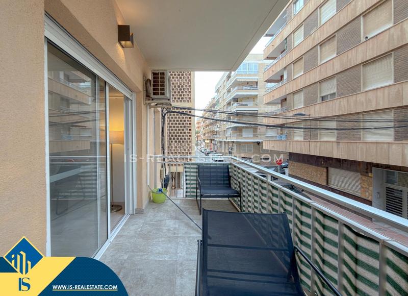 Foto 69328dbd-0be6-455d-a786-471dc715f2c5. Apartamento  renovado con terraza, en la provincia de alicante, en la ciudad , en la zona de playa del cura. 3 habitac en Torrevieja
