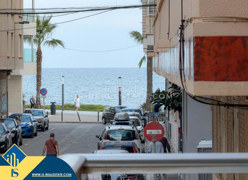 Foto 77c32753-a76e-4b9f-b7a4-8dbe8c2e577c. Apartamento  renovado con terraza, en la provincia de alicante, en la ciudad , en la zona de playa del cura. 3 habitac en Torrevieja