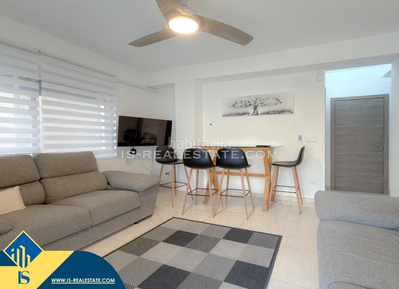 Foto 7b08c4bb-ff5f-4ecb-9688-0b6fcedd5a01. Apartamento  renovado con terraza, en la provincia de alicante, en la ciudad , en la zona de playa del cura. 3 habitac en Torrevieja