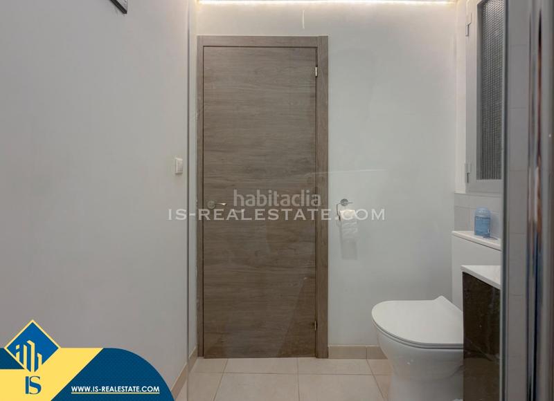 Foto a2266bf7-3fb9-4609-97ef-f0a7cf5b9625. Apartamento  renovado con terraza, en la provincia de alicante, en la ciudad , en la zona de playa del cura. 3 habitac en Torrevieja