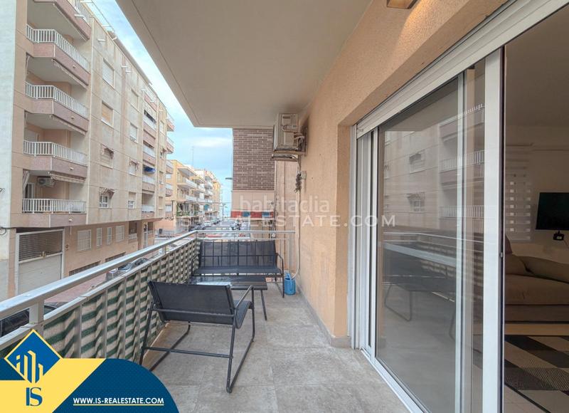Foto b55762f3-63e7-48e1-88d6-e2655b0d8fb2. Apartamento  renovado con terraza, en la provincia de alicante, en la ciudad , en la zona de playa del cura. 3 habitac en Torrevieja