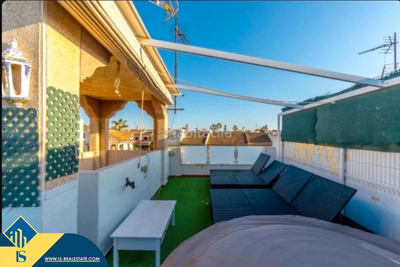 Foto 1f6c7218-e645-43bd-bb7c-0ad254d0c9f2. Casa namas con piscina compartida, provincia de alicante, ciudad , distrito de la mata. 3 habitaciones | 111 m² | 1.2 kiló en Torrevieja