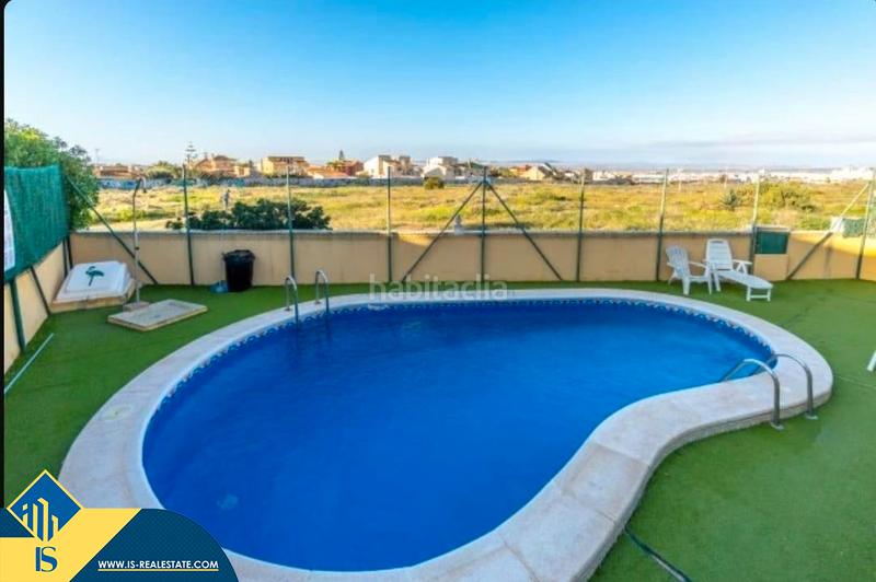 Foto a0141762-87dd-4f9e-9fb9-8cbc00e8b3d4. Casa namas con piscina compartida, provincia de alicante, ciudad , distrito de la mata. 3 habitaciones | 111 m² | 1.2 kiló en Torrevieja