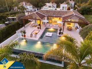 Chalet à Aloha. Villa con piscina privada, en la provincia de málaga, en la ciud