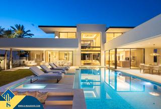 Chalet à Los Naranjos. Villa con piscina privada, en la provincia de málaga, en la ciud