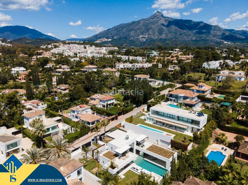 Foto 2430f7a0-af10-43ec-af51-5a083099b02e. Xalet amb calefacció aparcament piscina a Los Naranjos Marbella