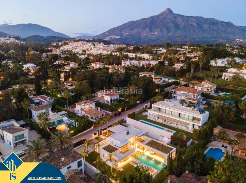 Foto 7214027d-fc67-4ef7-bda2-8a5f4fd1d55c. Xalet amb calefacció aparcament piscina a Los Naranjos Marbella