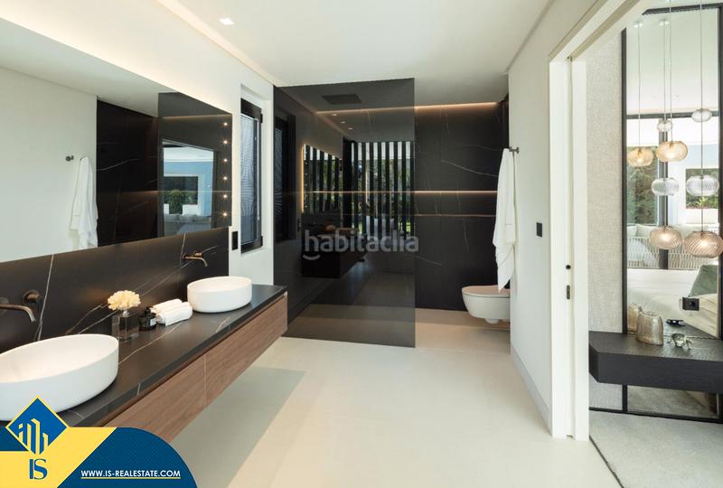 Foto 927a3574-1adb-4c99-989a-d06846c5654e. Xalet amb calefacció aparcament piscina a Los Naranjos Marbella