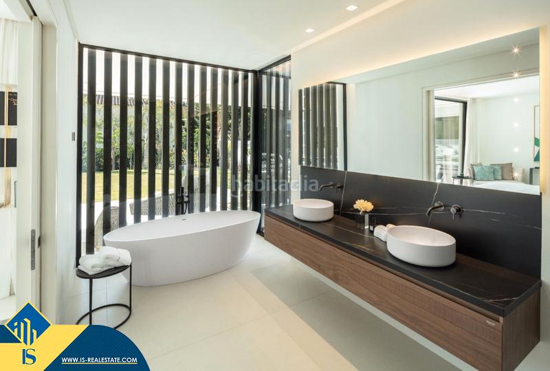 Foto d91059aa-7cfc-479e-bca6-344f04b124b4. Xalet amb calefacció aparcament piscina a Los Naranjos Marbella