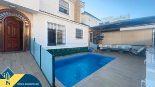 Haus in La Zenia. Casa con piscina privada en la provincia de alicante, en orihuel