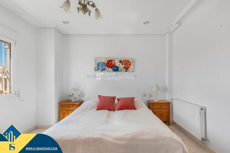 Foto 0503eec1-5789-493b-9db3-a1fbad31eafd. Chalet with parking pool in La Zenia Orihuela