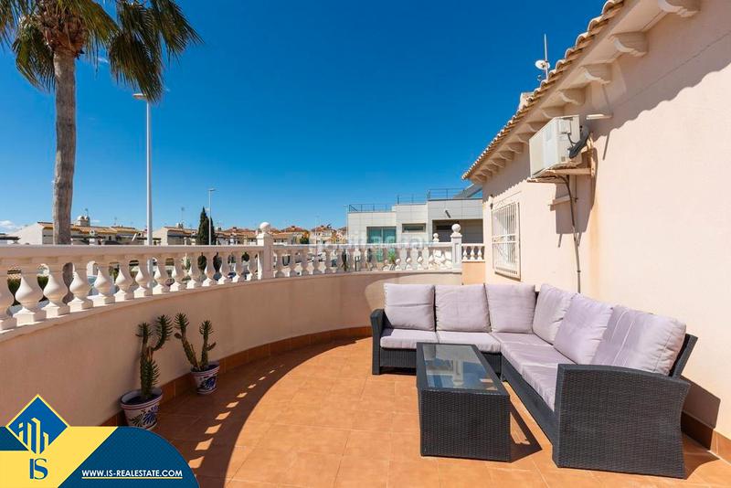 Foto 46bb219b-a0e3-4ff0-a9b6-22a9f098aa96. Chalet with parking pool in La Zenia Orihuela