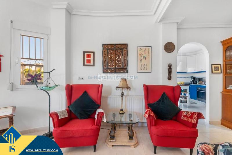 Foto 7c922e41-a621-4301-be11-9812f7efb442. Chalet with parking pool in La Zenia Orihuela