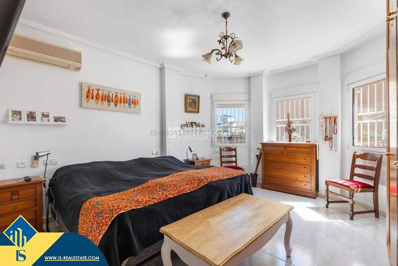 Foto 96fade6b-33fd-4383-89a2-658791edb43f. Chalet with parking pool in La Zenia Orihuela