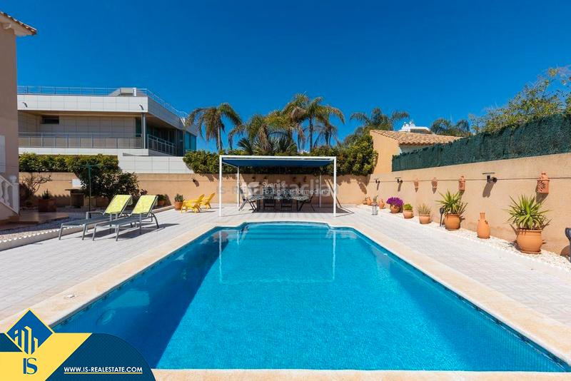 Foto a220bf16-3f12-45e0-b8cf-eb068b173adb. Chalet with parking pool in La Zenia Orihuela