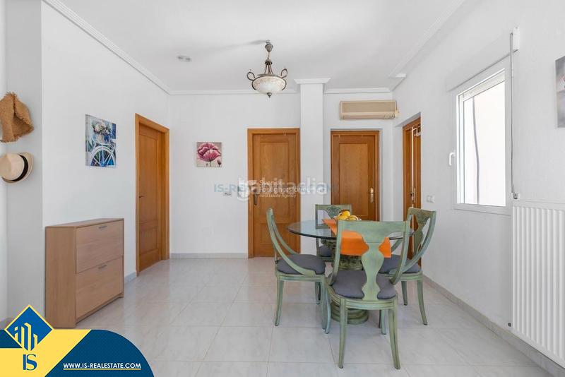 Foto adae1ffa-b0f3-430b-9f32-f43e3d22c8aa. Chalet with parking pool in La Zenia Orihuela