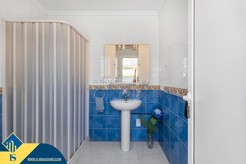 Foto b8ad1959-e2c6-499c-8a1d-b96dd8366780. Chalet with parking pool in La Zenia Orihuela