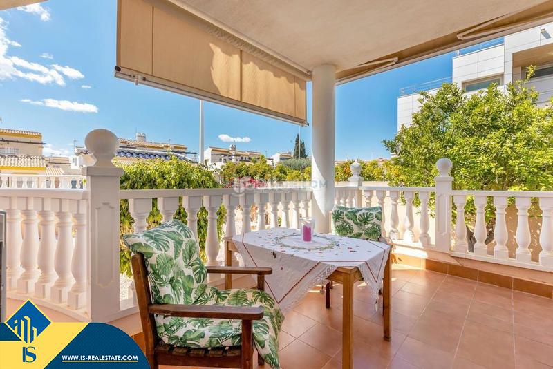 Foto cdda3300-f769-4319-8b0a-5fd4205828f8. Chalet with parking pool in La Zenia Orihuela