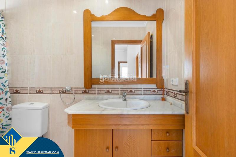 Foto d38ae8aa-9519-42f6-be6a-f1de4b792cf2. Chalet with parking pool in La Zenia Orihuela