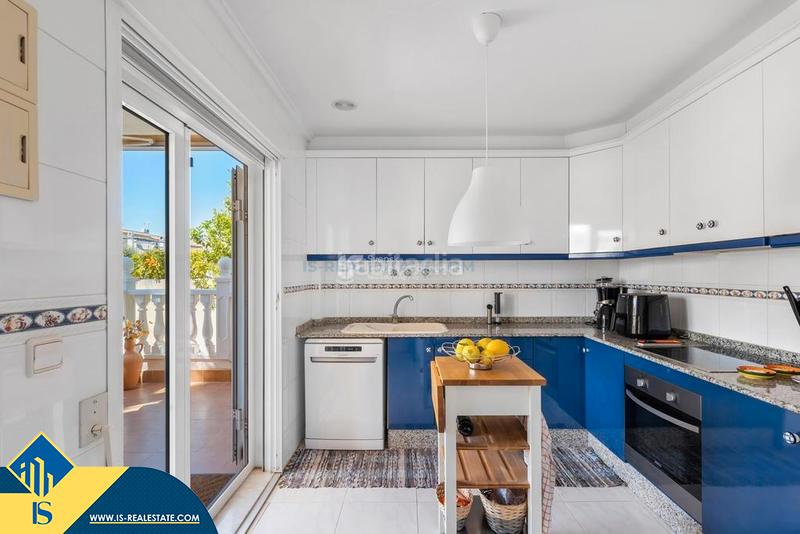 Foto d4bcadb4-8dc8-4743-a84b-51a62c5b0fc3. Chalet with parking pool in La Zenia Orihuela