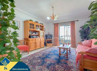 Appartement à Torreblanca. Apartamento renovado con piscina comunitaria, en la provincia de