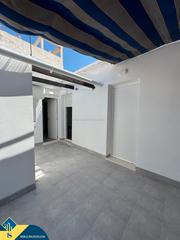 Appartement à Parque de las Naciones. Apartamento renovado con terraza, en la provincia de alicante, e