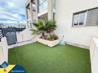 Casa en Aguas Nuevas. Casa adosada con piscina comunitaria, en la provincia de alicant
