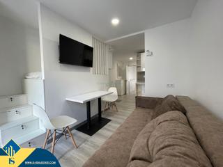 Casa a Zona Playa del Cura. Bungalow renovado con terraza, en la provincia de alicante, en l