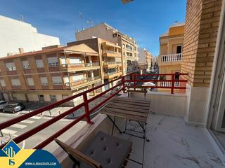Appartement à Las Piscinas Naturales. Apartamento reformado con terraza, en la provincia de alicante,