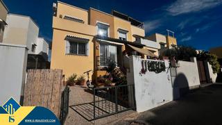 Casa in La Florida. Casa con piscina comunitaria, en la provincia de alicante, en or