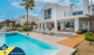 Chalet à Santa María. Villa con piscina privada, en la provincia de málaga, en la ciud