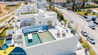 Attico in Nueva Andalucía centro. Penthouse apartamento con piscina privada, en la provincia de má