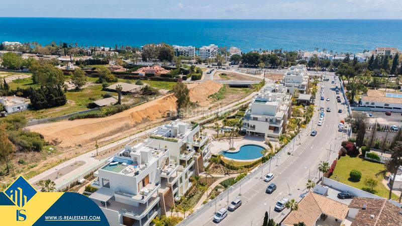 Foto 1e6a2318-6e02-4e52-aab6-dbaf988a4f0a. Attique avec parking piscine dans Nueva Andalucía centro Marbella