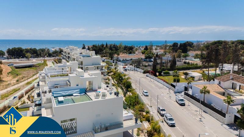 Foto 3120cf8e-c261-4d4b-8fd3-f6a40de8135a. Attique avec parking piscine dans Nueva Andalucía centro Marbella