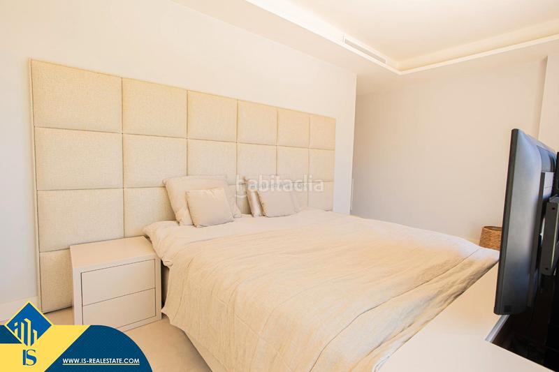 Foto 8cdb768e-8250-4db5-a84a-454a1e16aeb0. Attique avec parking piscine dans Nueva Andalucía centro Marbella