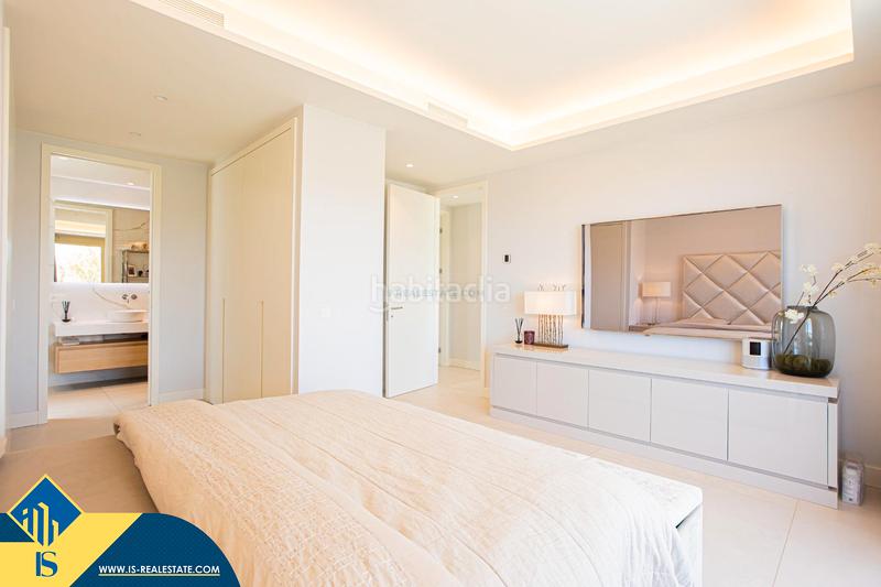 Foto bca7904b-60b2-4f68-abb6-2d02cc729dc1. Attique avec parking piscine dans Nueva Andalucía centro Marbella