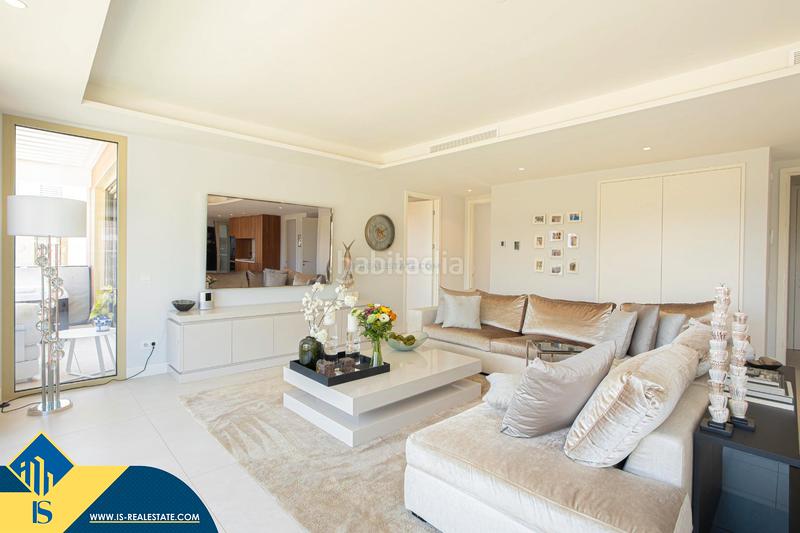 Foto d718bfdc-7e8b-4d1e-8d8f-17e0db6cca24. Attique avec parking piscine dans Nueva Andalucía centro Marbella