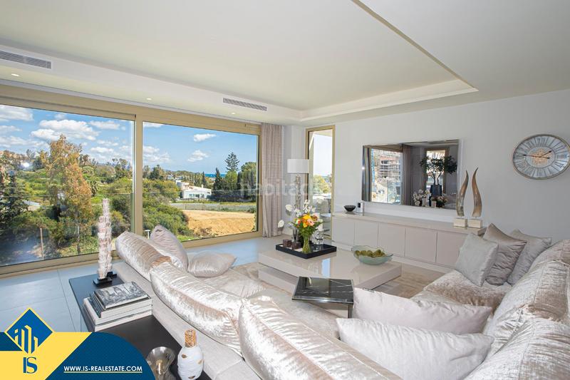 Foto e37a3135-16b5-4d49-b7c5-bf06613b59f1. Attique avec parking piscine dans Nueva Andalucía centro Marbella