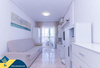 Appartement à Torreblanca. Apartamento con piscina comunitaria, en la provincia de alicante
