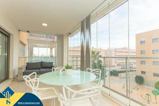 Flat in Villamartín-Las Filipinas. Apartamento con piscina compartida, en la provincia de alicante,