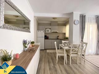 Appartement à Las Piscinas Naturales. Apartamento renovado con terraza, en la provincia de alicante, e
