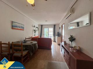 Appartement in Zona Playa del Cura. Apartamento con piscina comunitaria, en la provincia de alicante