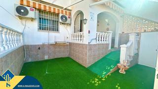 Casa en Zona Carrefour - Urbanizaciones. Bungalow con piscina comunitaria, en la provincia de alicante, e