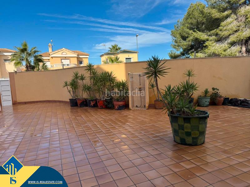 Foto 2ad305fd-4849-45f3-848e-af4b3adcd367. Xalet amb aparcament a Villamartín-Las Filipinas Orihuela