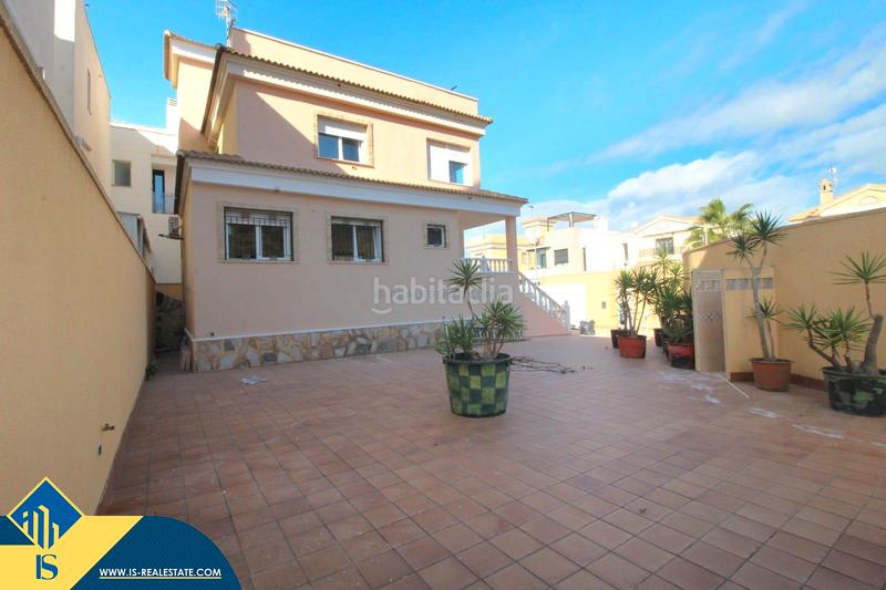 Foto 41bf4c05-c364-46b5-a52a-331a1416e803. Xalet amb aparcament a Villamartín-Las Filipinas Orihuela