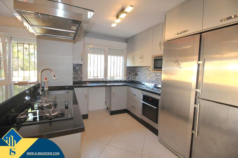 Foto 62c3c7c8-8d34-44f1-9c2a-68165bf9b072. Xalet amb aparcament a Villamartín-Las Filipinas Orihuela