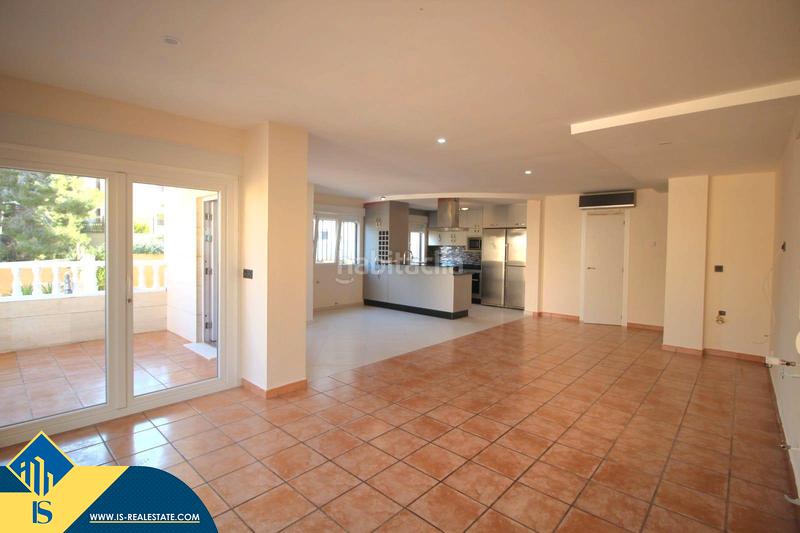 Foto 8a6b8b17-5dfa-478f-8757-e8aa82b66289. Xalet amb aparcament a Villamartín-Las Filipinas Orihuela