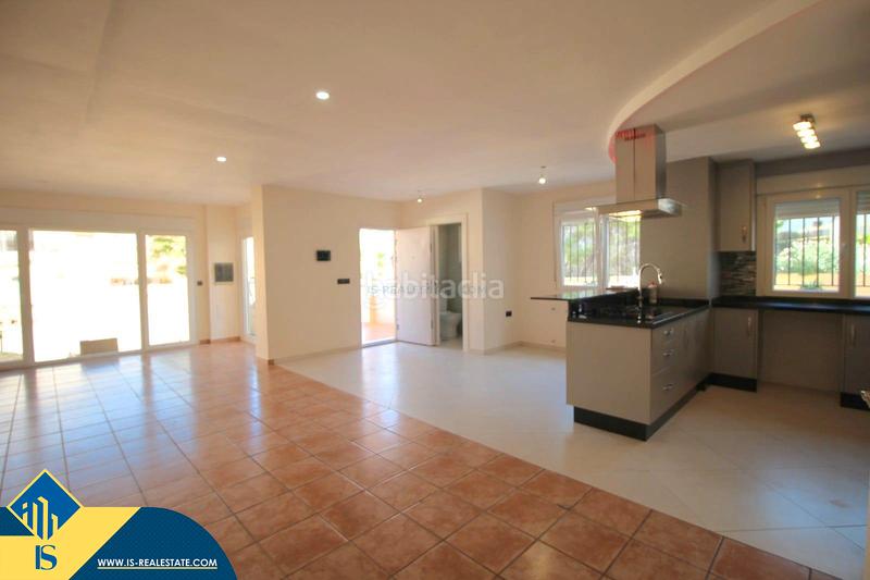 Foto b0e19e58-dcd0-4d0b-b5bc-f5379d17ea96. Xalet amb aparcament a Villamartín-Las Filipinas Orihuela